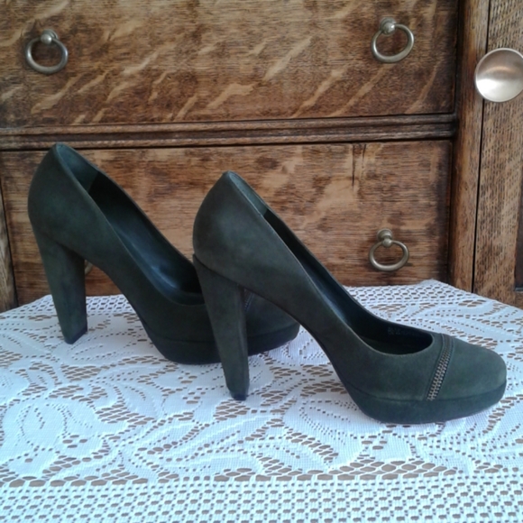 *HOST PICK!!! Cole Haan green suede feel heels - Picture 3 of 8